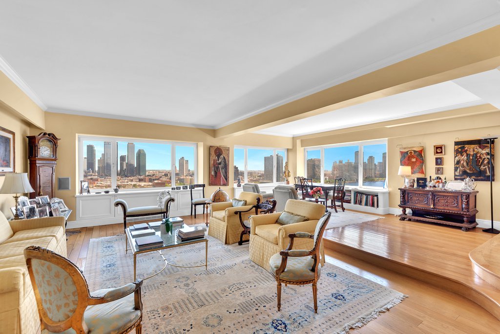 25 Sutton Place South, Unit PHG photo 2