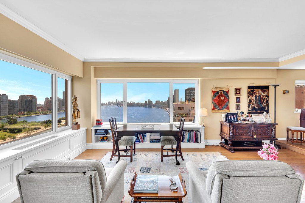 25 Sutton Place South, Unit PHG photo 5