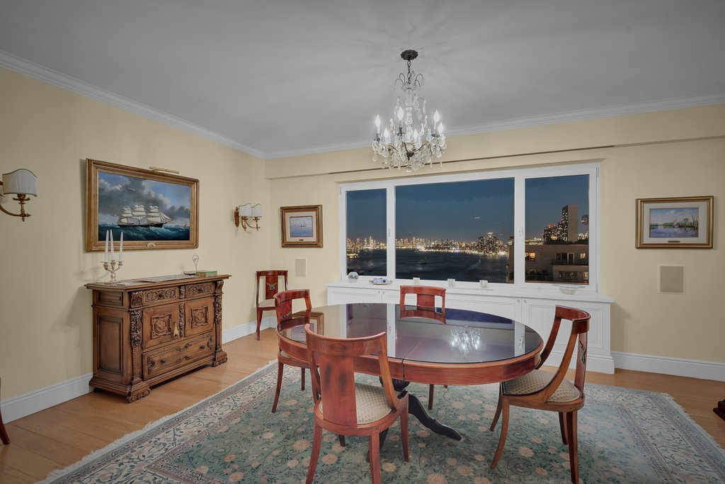 25 Sutton Place South, Unit PHG photo 9
