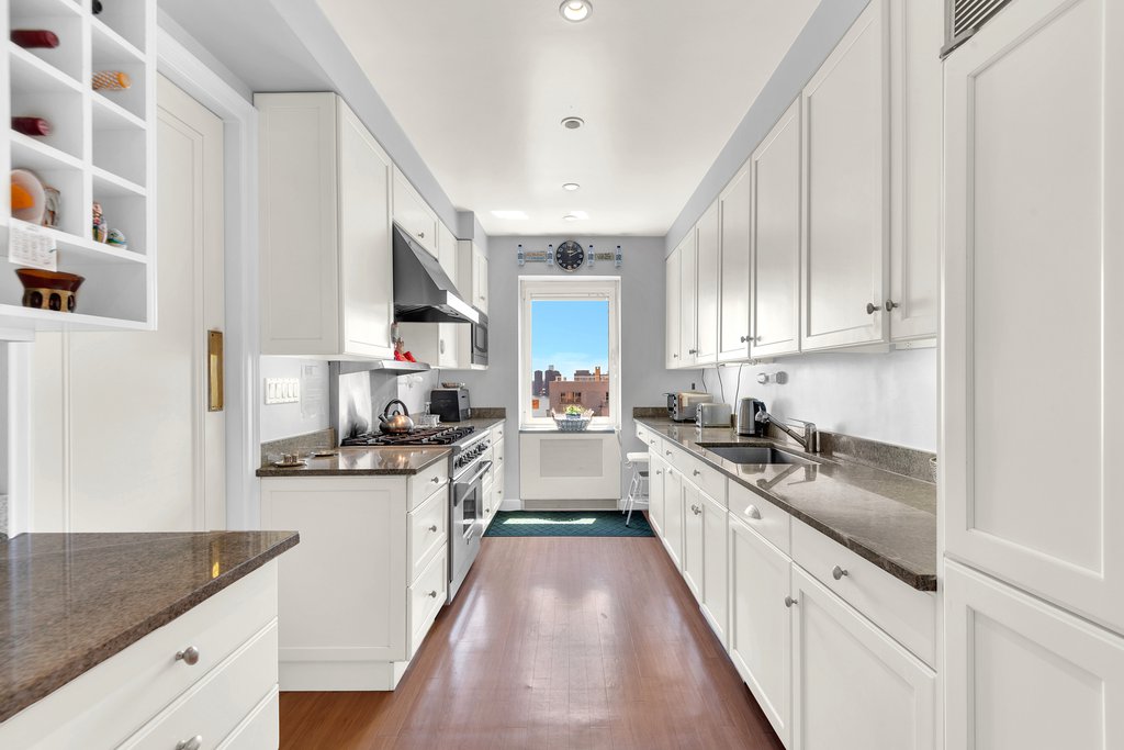 25 Sutton Place South, Unit PHG photo 10