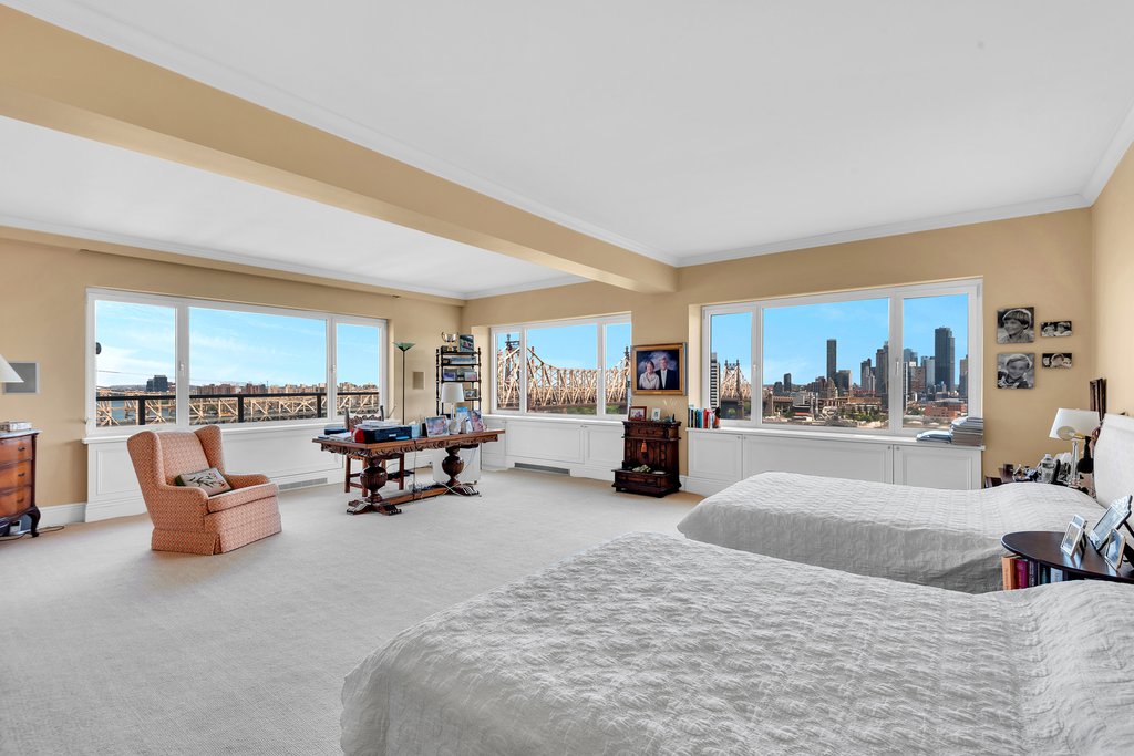 25 Sutton Place South, Unit PHG photo 11
