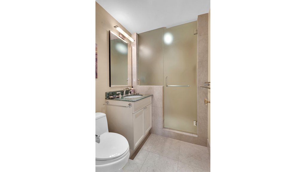 25 Sutton Place South, Unit PHG photo 13