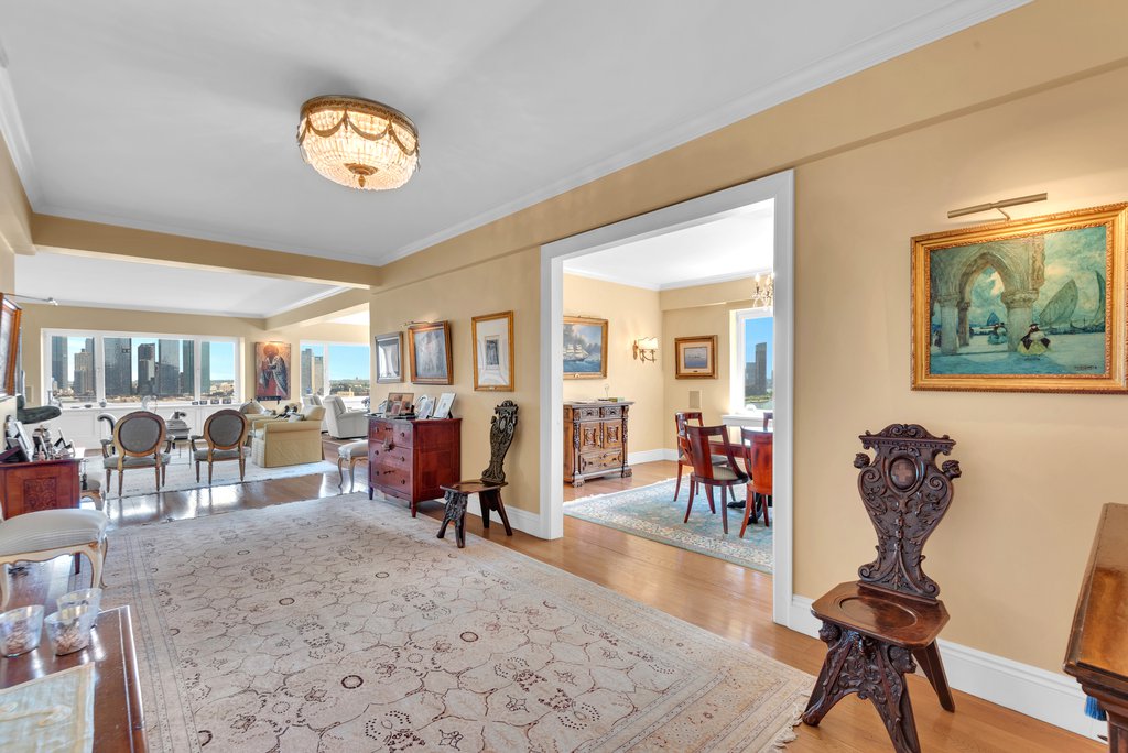 25 Sutton Place South, Unit PHG photo 16