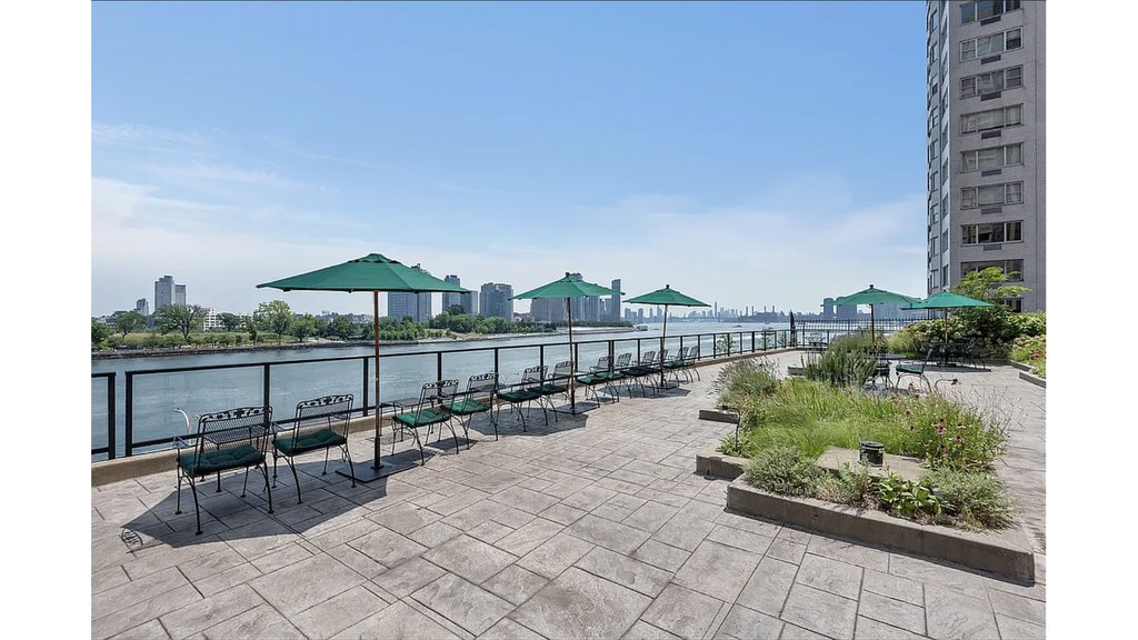 25 Sutton Place South, Unit PHG photo 28