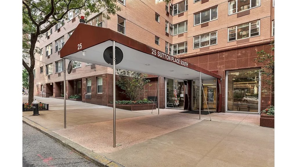 25 Sutton Place South, Unit PHG photo 35