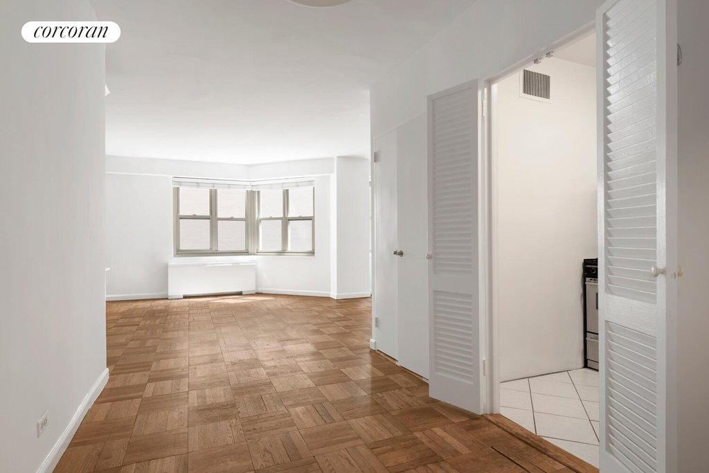 205 East 63rd Street, Unit 5A photo 3