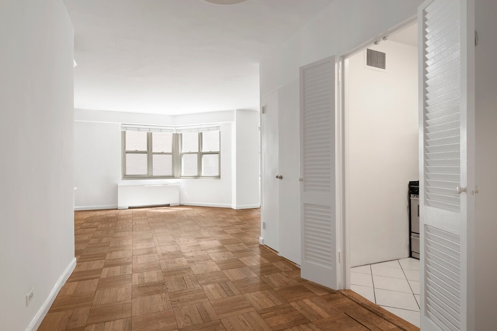 205 East 63rd Street, Unit 5A photo 4