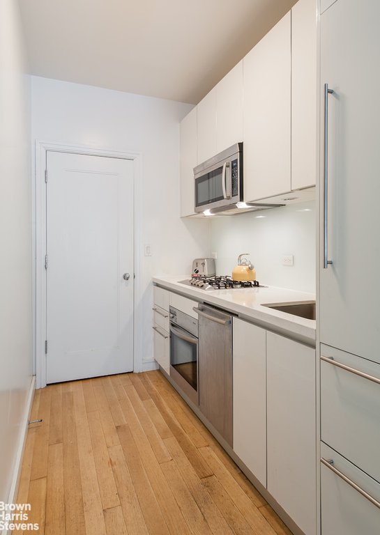 230 Riverside Drive, Unit 1L photo 2