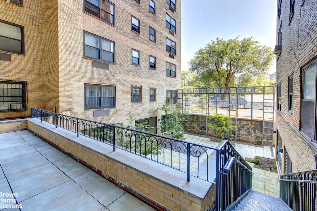 230 Riverside Drive, Unit 1L photo 6