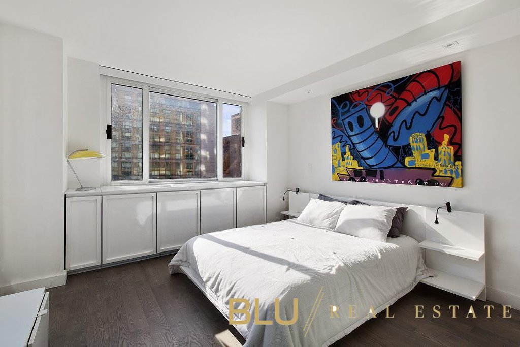 1 Irving Place, Unit V15B photo 5