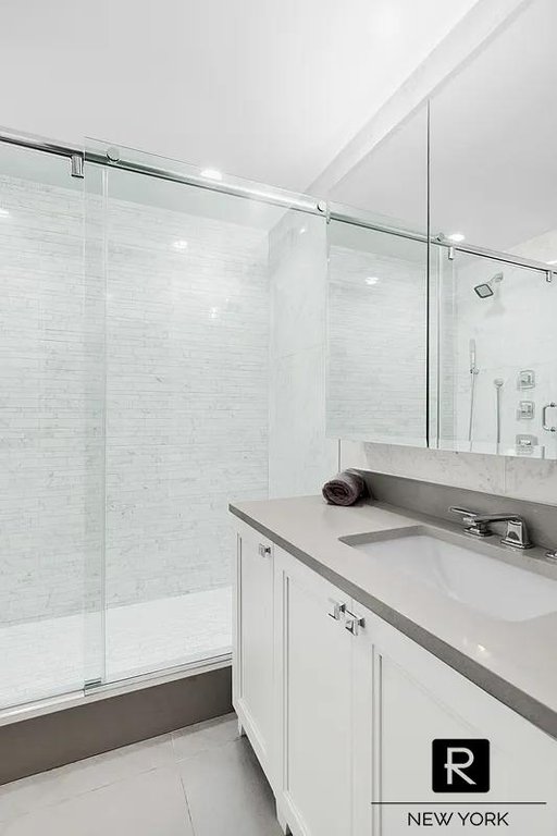 330 East 38th Street, Unit 9AQ photo 18