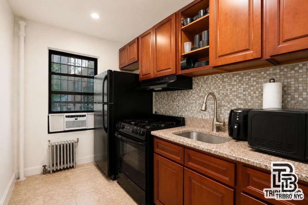 551 Second Avenue, Unit 2S photo 2