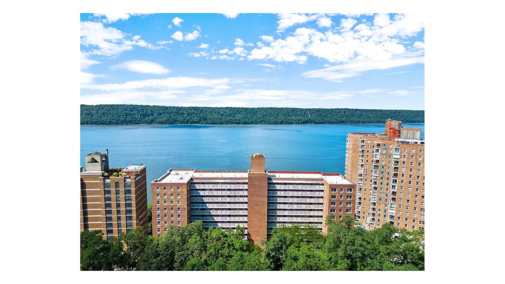 2575 Palisade Avenue, Unit 2G photo 2