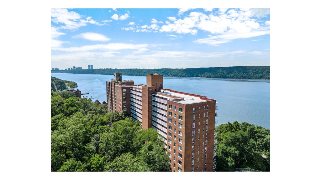 2575 Palisade Avenue, Unit 2G photo 29