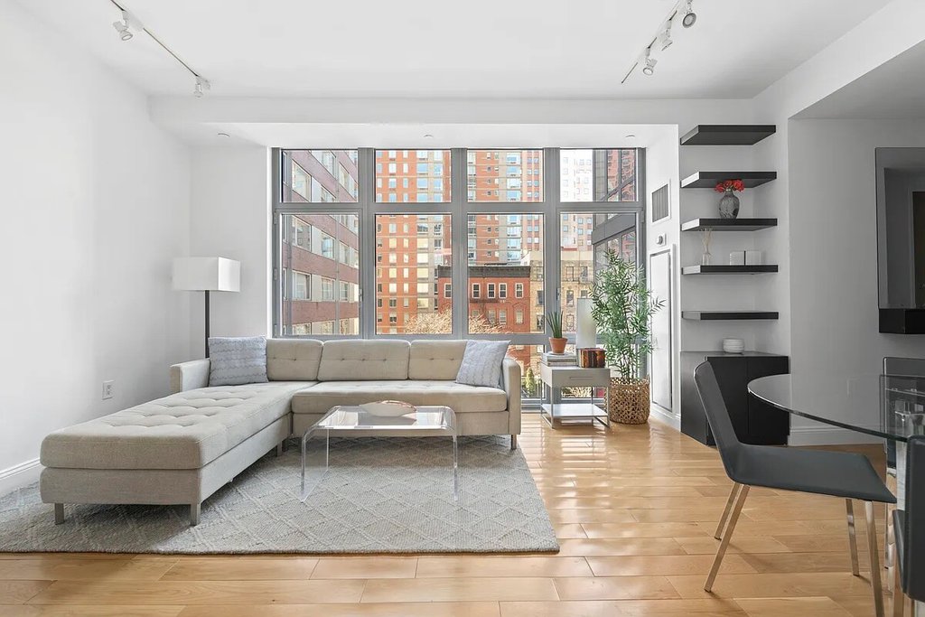 310 West 52nd Street, Unit 5A
