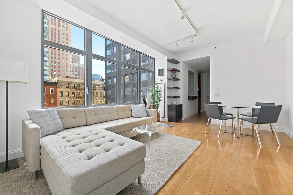 310 West 52nd Street, Unit 5A photo 2