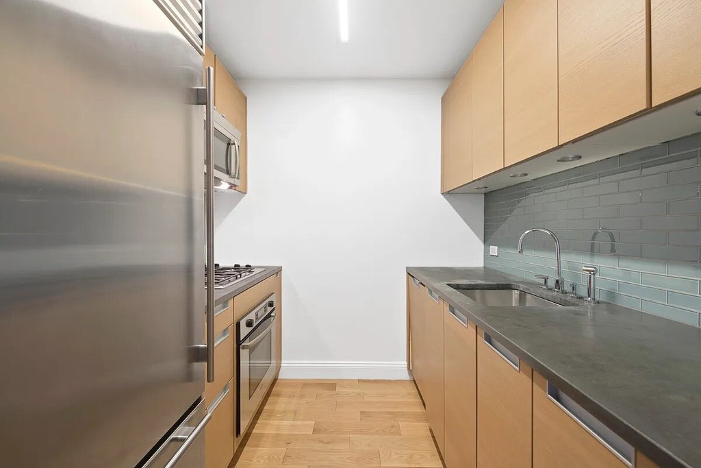 310 West 52nd Street, Unit 5A photo 3