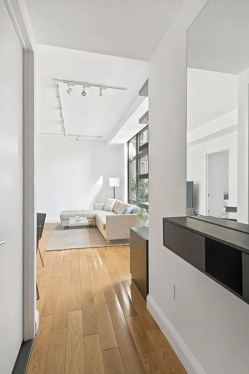 310 West 52nd Street, Unit 5A photo 4