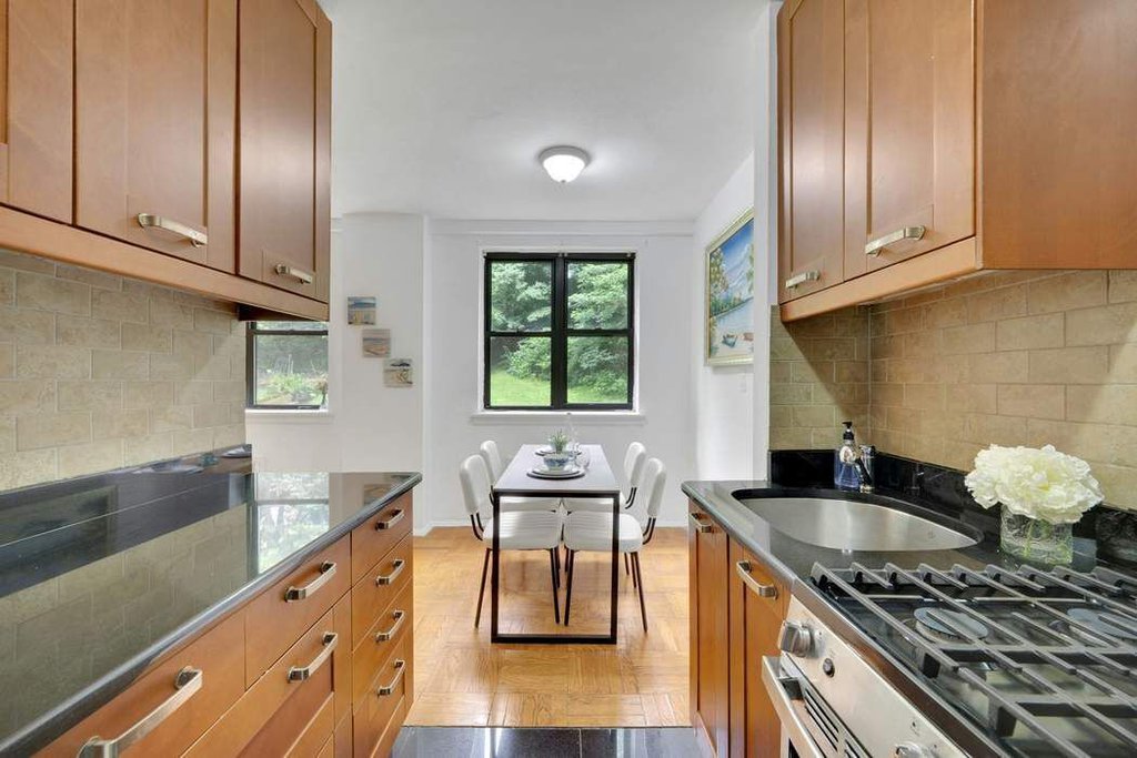 735 Kappock Street, Unit 2F photo 3