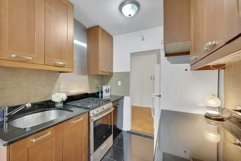 735 Kappock Street, Unit 2F photo 5