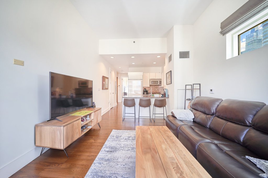 250 East 49th Street, Unit 18A photo 2