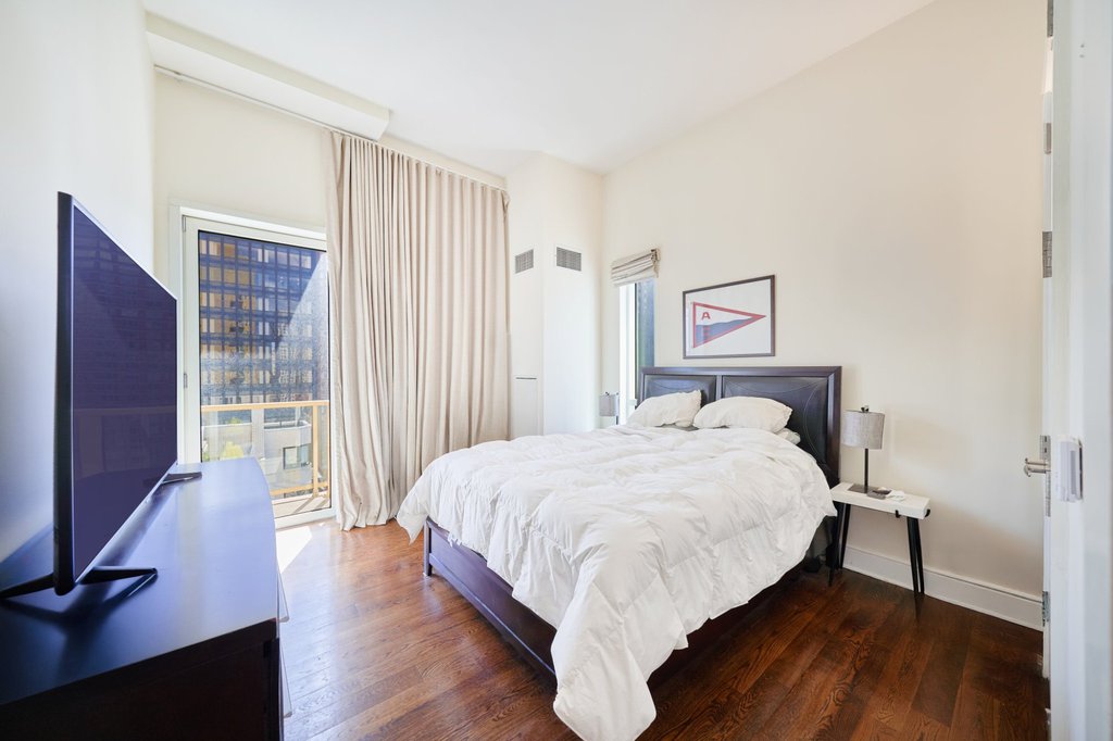 250 East 49th Street, Unit 18A photo 3