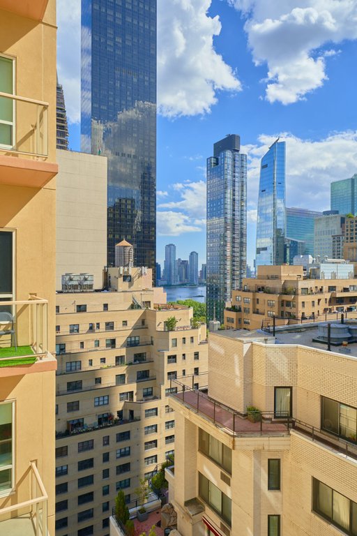 250 East 49th Street, Unit 18A photo 4