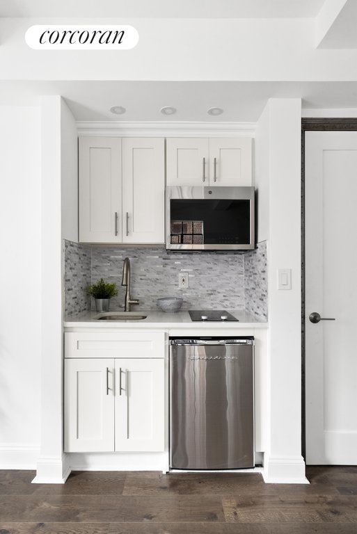 45 Tudor City Place, Unit 1305 photo 2