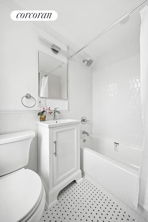 45 Tudor City Place, Unit 1305 photo 5