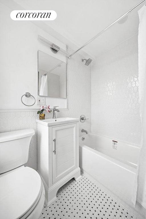 45 Tudor City Place, Unit 1305 photo 6