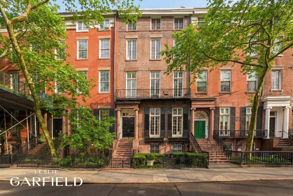 23 Washington Square North