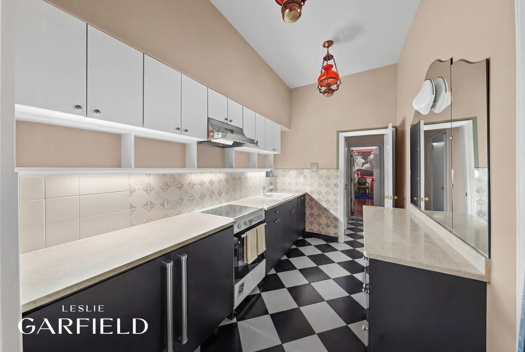 23 Washington Square North – For Sale photo 4