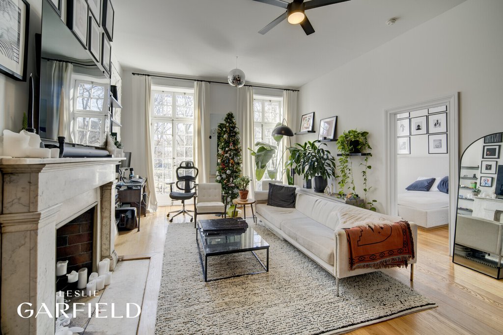 23 Washington Square North – For Sale photo 8
