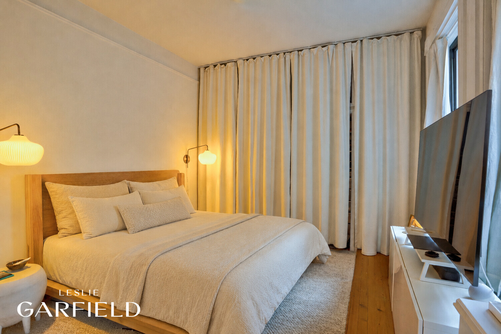 23 Washington Square North – For Sale photo 9