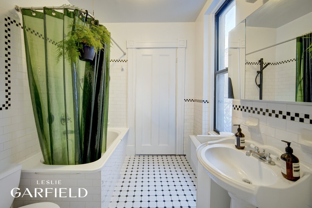 23 Washington Square North – For Sale photo 10
