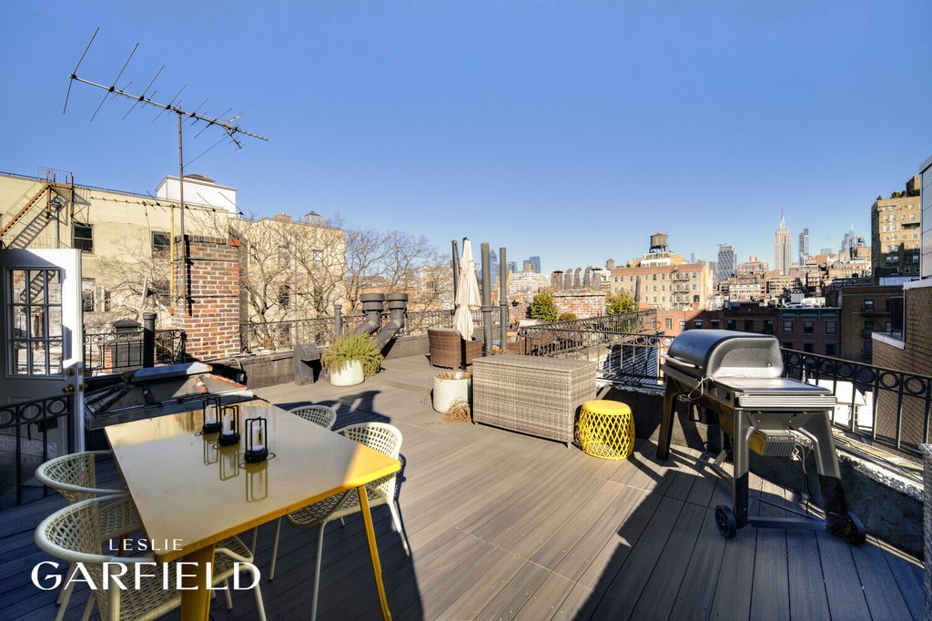 23 Washington Square North – For Sale photo 12