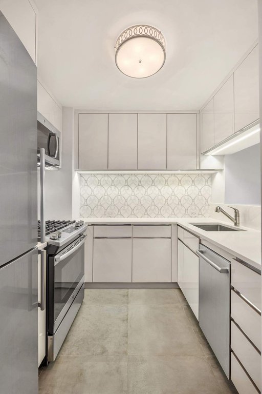 201 West 70th Street, Unit 25L photo 3