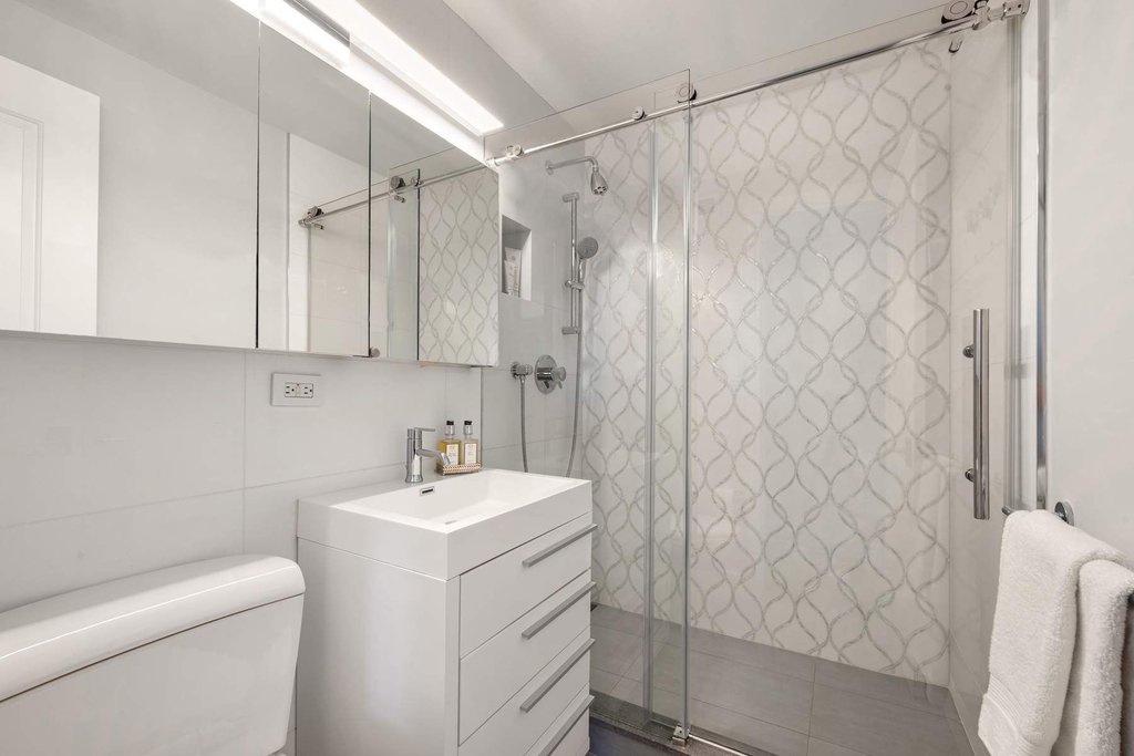 201 West 70th Street, Unit 25L photo 5