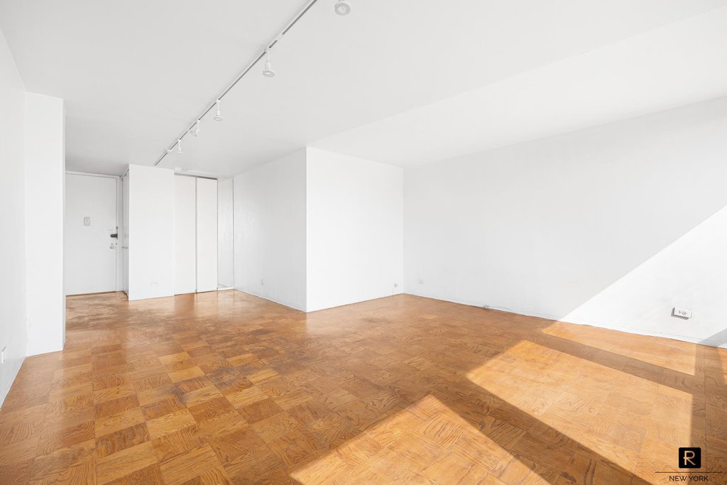 343 East 30th Street, Unit 19K photo 3