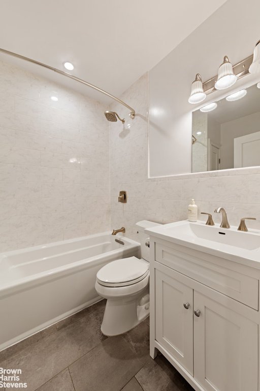 19 Saint Johns Place, Unit 1B photo 6