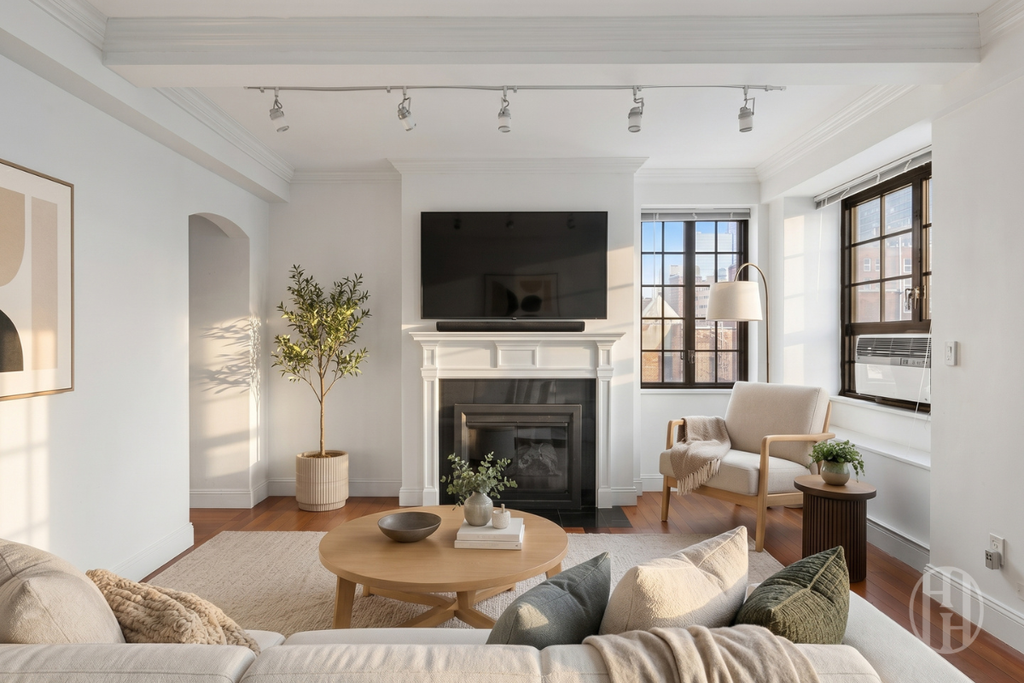 211 East 35th Street, Unit 8E photo 3