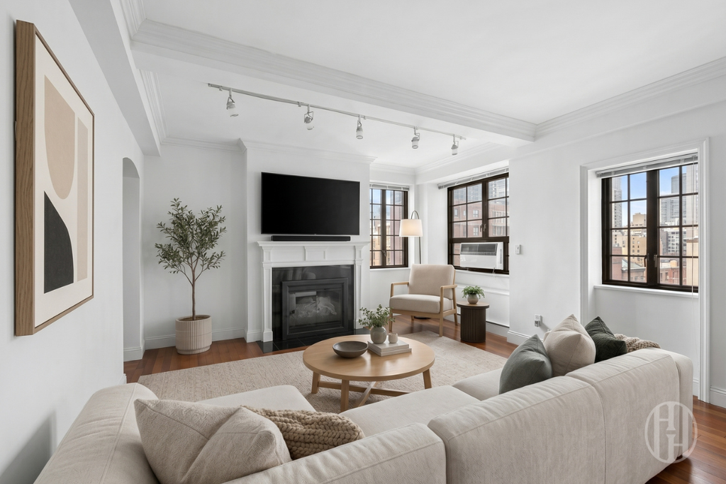 211 East 35th Street, Unit 8E photo 2