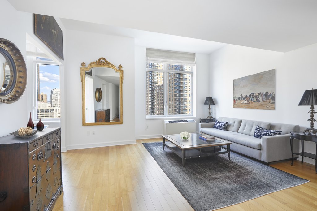 80 Riverside Boulevard, Unit 19B photo 3