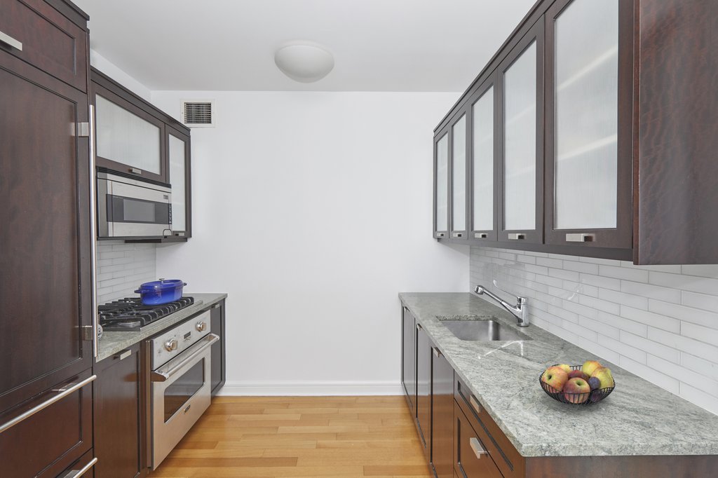 80 Riverside Boulevard, Unit 19B photo 6
