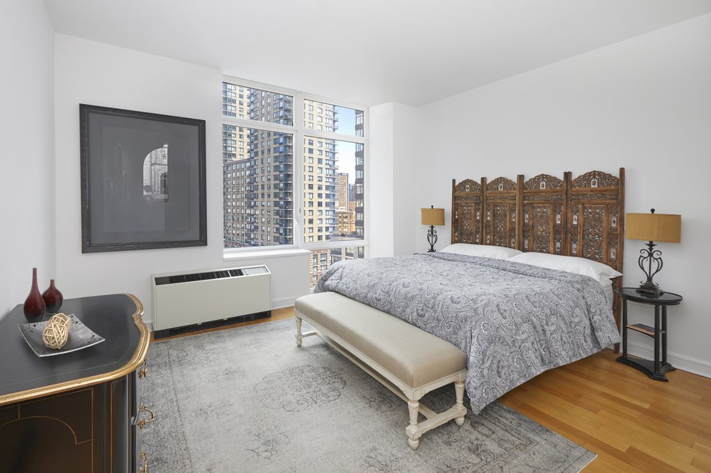 80 Riverside Boulevard, Unit 19B photo 7