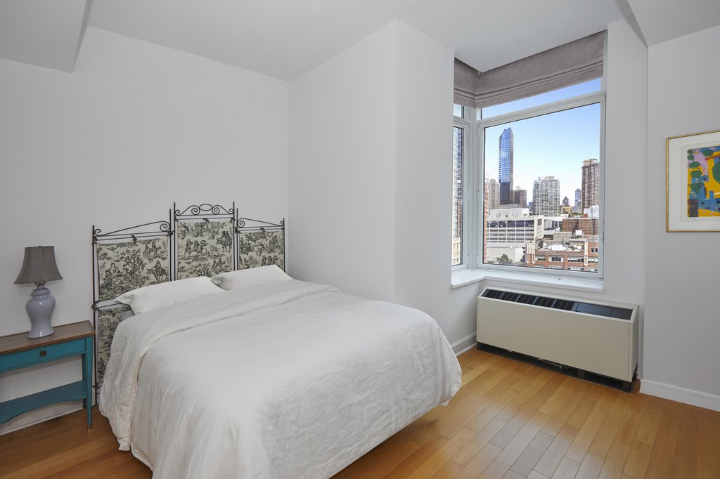 80 Riverside Boulevard, Unit 19B photo 8