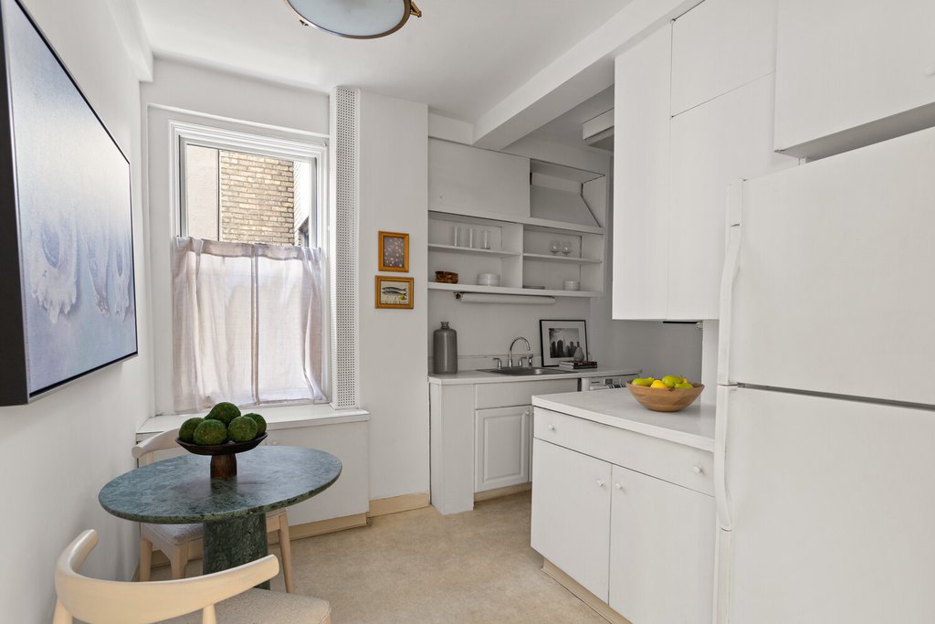 32 Washington Square West, Unit 3E photo 6