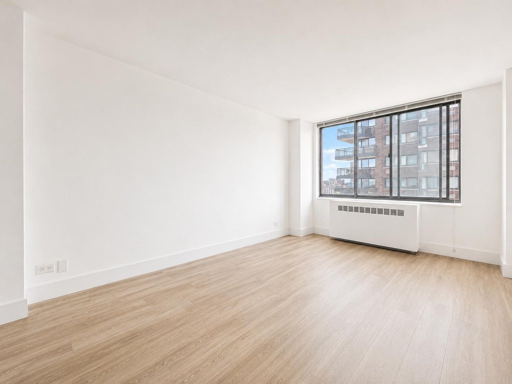 1735 York Avenue, Unit 25D photo 4