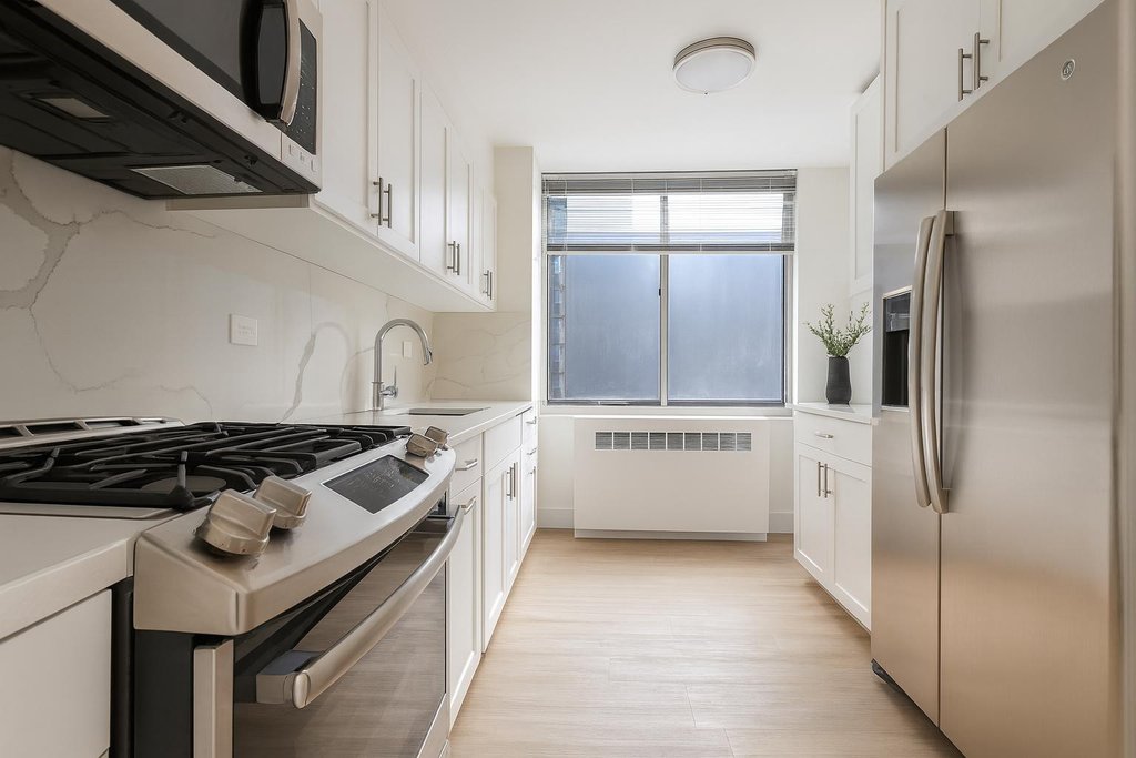 1735 York Avenue, Unit 11G photo 3