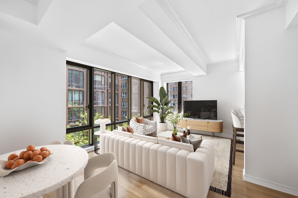 225 East 19th Street, Unit 402 photo 2